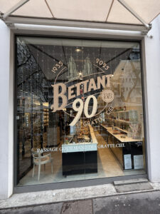 Enseigne et Vitrophanie - Autocollant vitrine transparent - Bettant