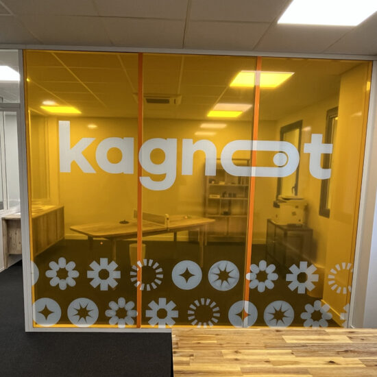 Enseigne et Vitrophanie - Autocollant vitrine transparent - Kagnot