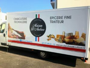 Enseigne et Vitrophanie - Flocages pour camions - La Maison d'Andréa