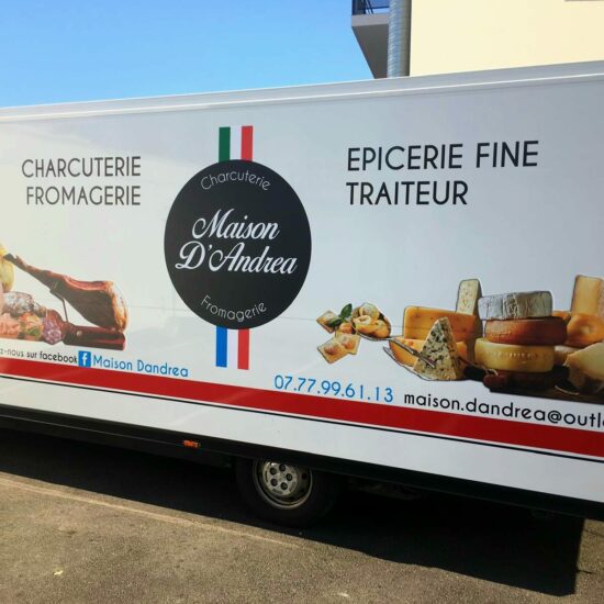 Enseigne et Vitrophanie - Flocages pour camions - La Maison d'Andréa