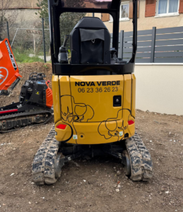 Enseigne et Vitrophanie - Flocages pour véhicule - Engins de chantier - Nova Verde