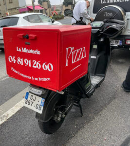 Enseigne et Vitrophanie - Flocages pour scooters - La Minoterie