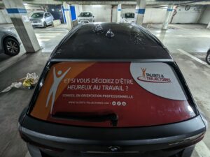 Enseigne et Vitrophanie - Flocages pour voitures - Talents et Trajectoires