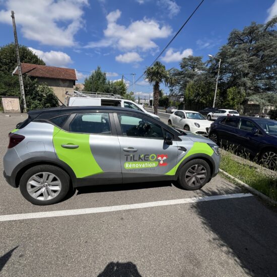 Enseigne et Vitrophanie - Flocages pour voitures - Tilkeo Rénovation
