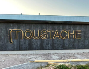 Enseigne & Vitrophanie - Lettres 3D - Moustache