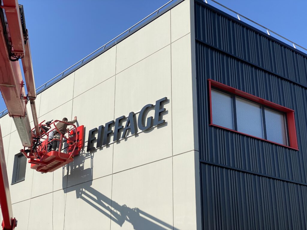Enseigne & Vitrophanie - Montage - Eiffage