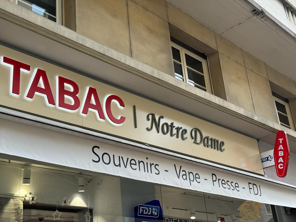 Enseigne et Vitrophanie - Carottes de tabac