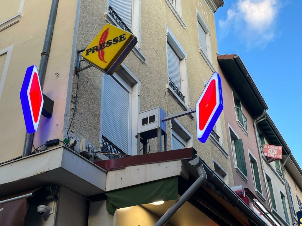 Enseigne et Vitrophanie - Carottes de tabac