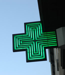 Enseigne et Vitrophanie - Croix de pharmacie