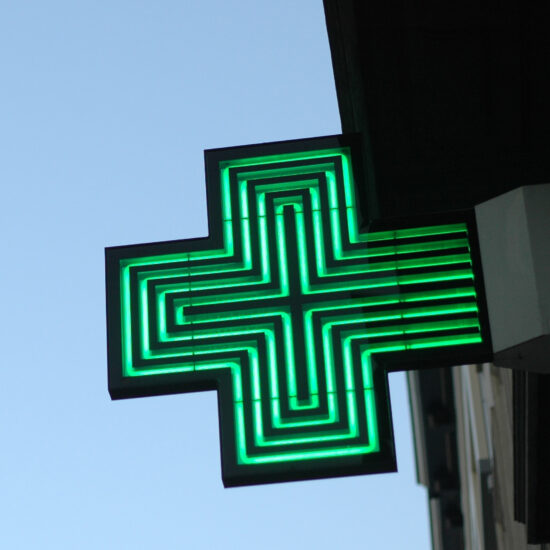 Enseigne et Vitrophanie - Croix de pharmacie