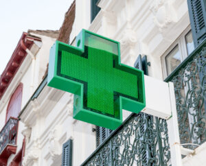 Enseigne et Vitrophanie - Croix de pharmacie