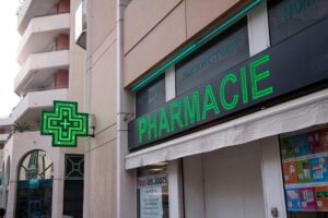 Enseigne et Vitrophanie - Croix de pharmacie