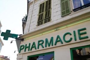 Enseigne et Vitrophanie - Croix de pharmacie